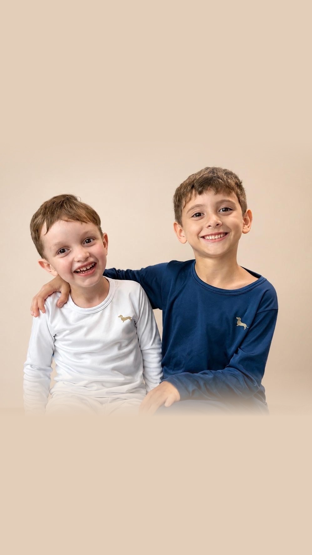 Meninos com conjunto térmico